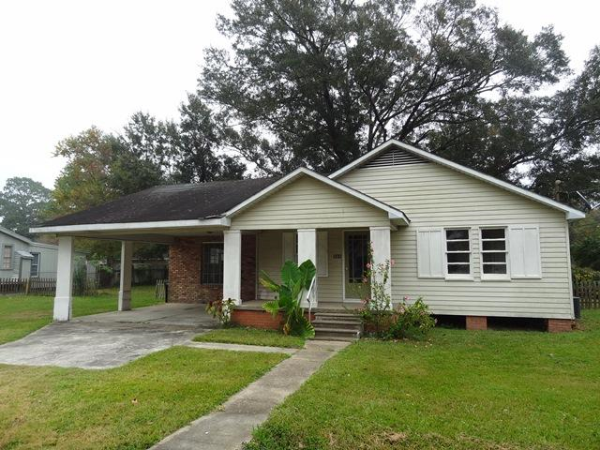 305 S Lee Ave, Broussard, LA 70518 