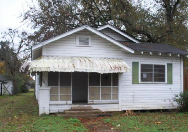 2043 Levin St, Alexandria, LA 71301 