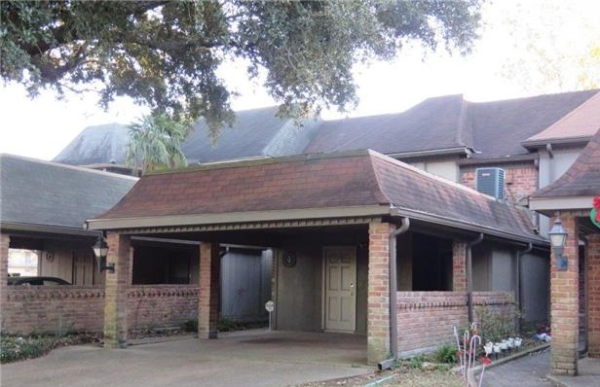 4 Carriage Ln, New Orleans, LA 70114 