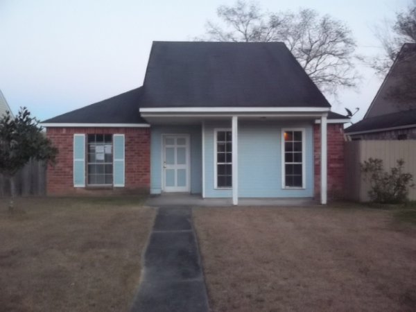 755 Fawn Lake Dr, Baton Rouge, LA 70816 