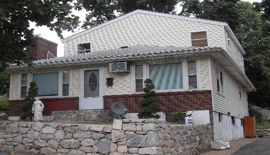 15 Merton Road, Worcester, MA 01605 