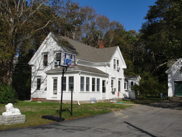 62 Old Plymouth Rd, Sagamore Beach, MA 02562 