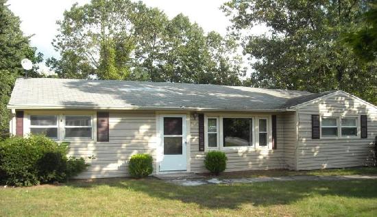 125 Treetop Ave, Springfield, MA 01118 