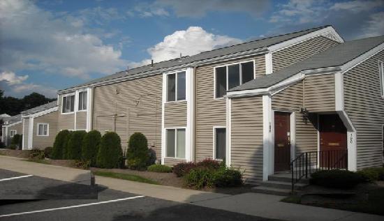 188 Nassau Dr, Springfield, MA 01129 