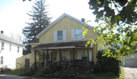 231 Beacon St, Clinton, MA 01510 