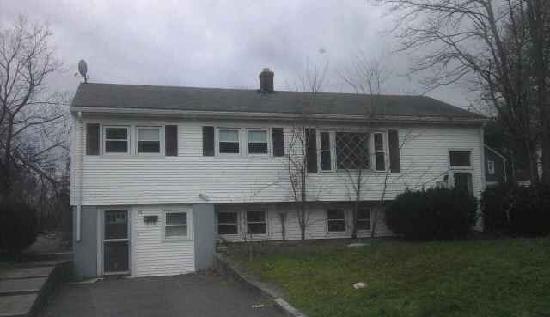 36 Freeman St, Blackstone, MA 01504 