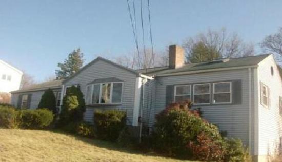 19 Day Cir, Woburn, MA 01801 