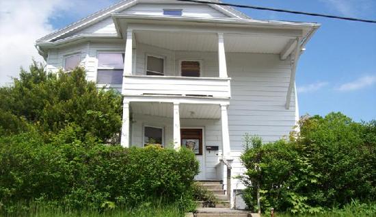 33 Myrtle Ave, Webster, MA 01570 