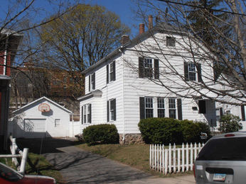 15 Portland St, Holyoke, MA 01040 