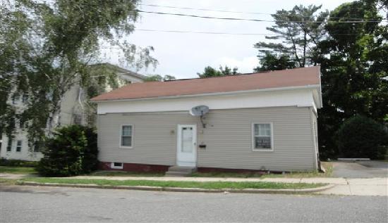 21 Kelley St, Palmer, MA 01080 