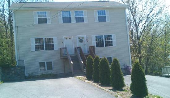 8 Bolton St, Worcester, MA 01604 