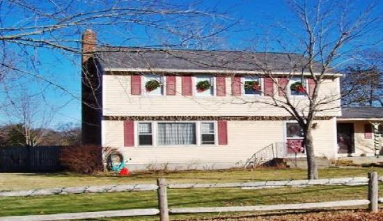 18 Hughes Street, Plymouth, MA 02360 