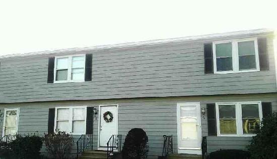 270 Sunderland Rd #8, Worcester, MA 01604 