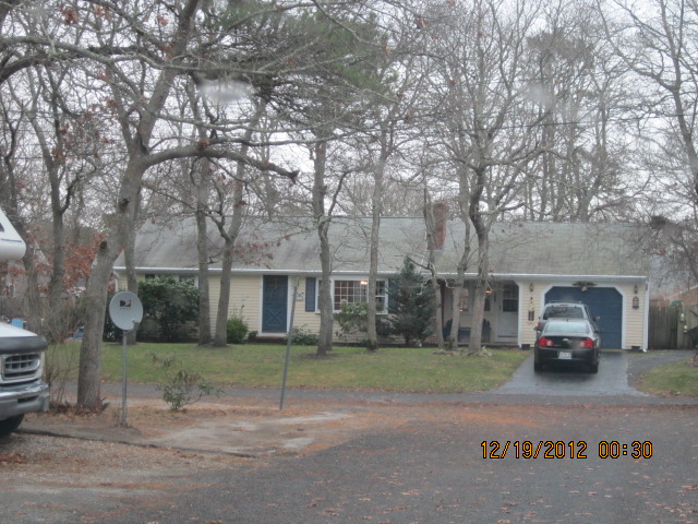 42 Flicker Ln, West Yarmouth, MA 02673 