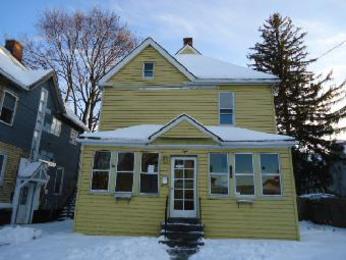 8 Highland Ave, Holyoke, MA 01040 