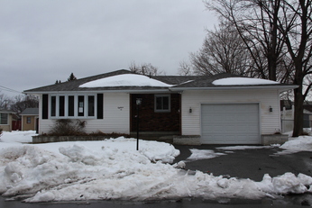 18 Catherine St, Chicopee, MA 01013 