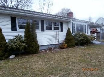 23 Florence St, Taunton, MA 02780 