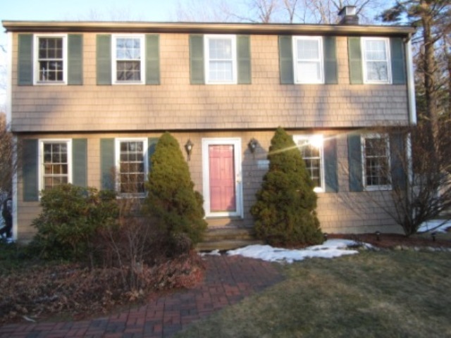 425 Wheeler Rd, Dracut, MA 01826 