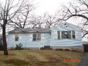 23 Bog Hollow Rd, Springfield, MA 01109 