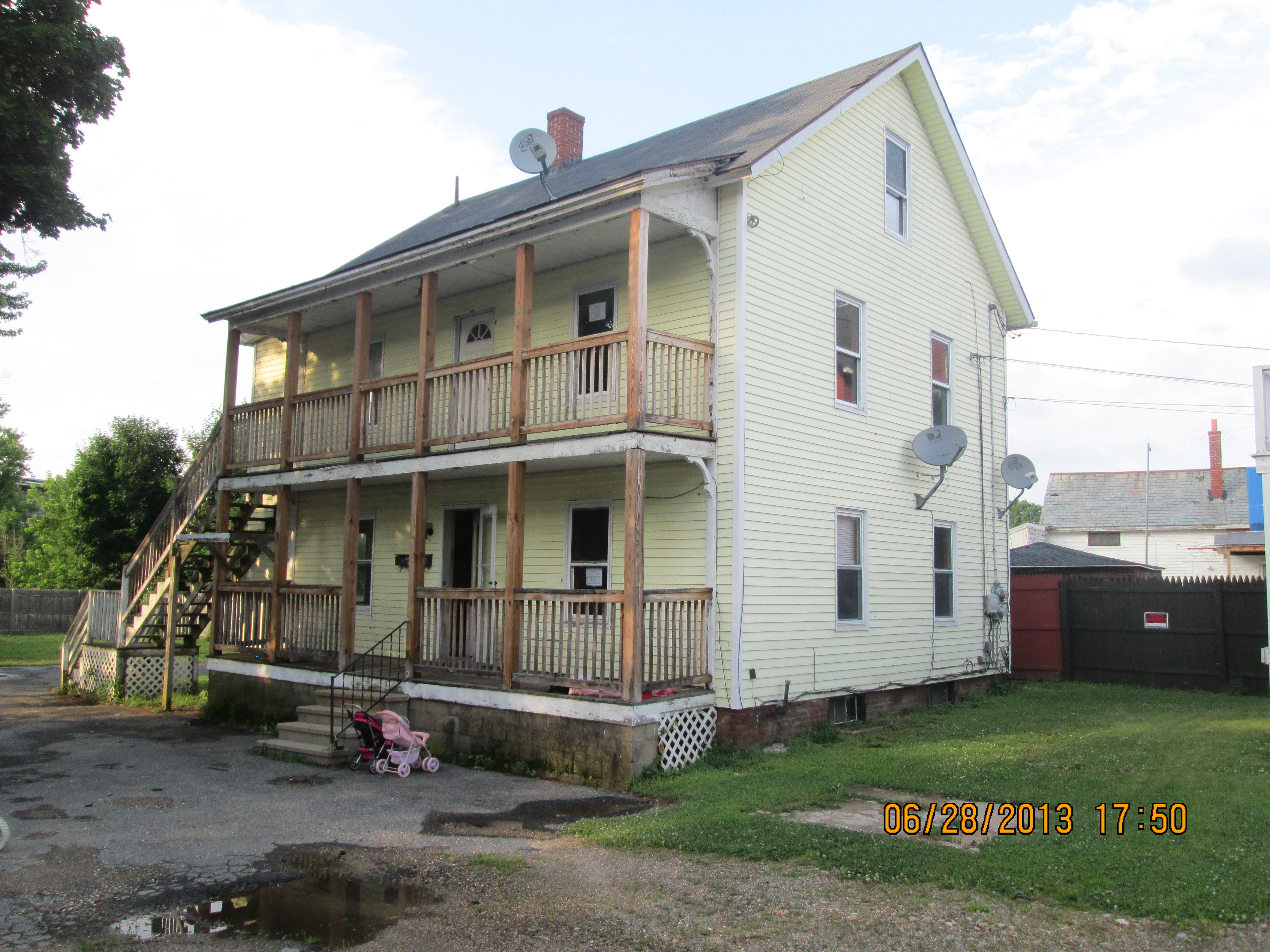 35 Charlton St, Southbridge, MA 01550 