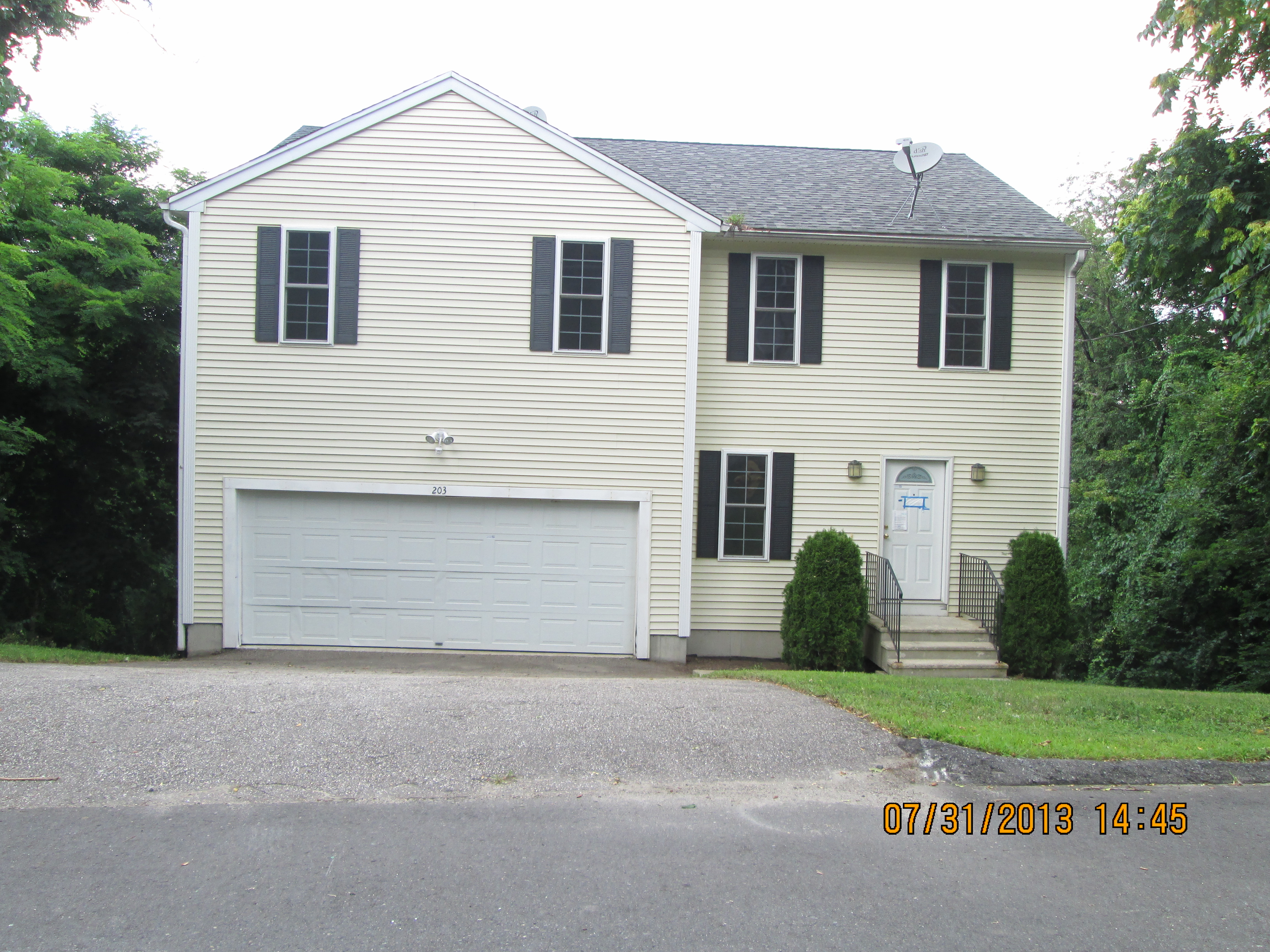 203 Norfolk St, Worcester, MA 01604 