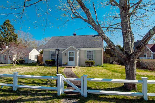 35 Norris St, Hyannis, MA 02601 