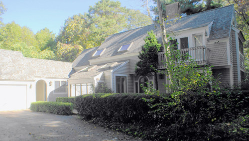 40 Punkhorn Point Rd, Mashpee, MA 02649 