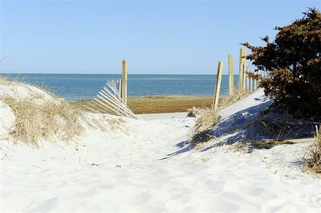 54 Tokamahamon Rd, Cummaquid, MA 02637 