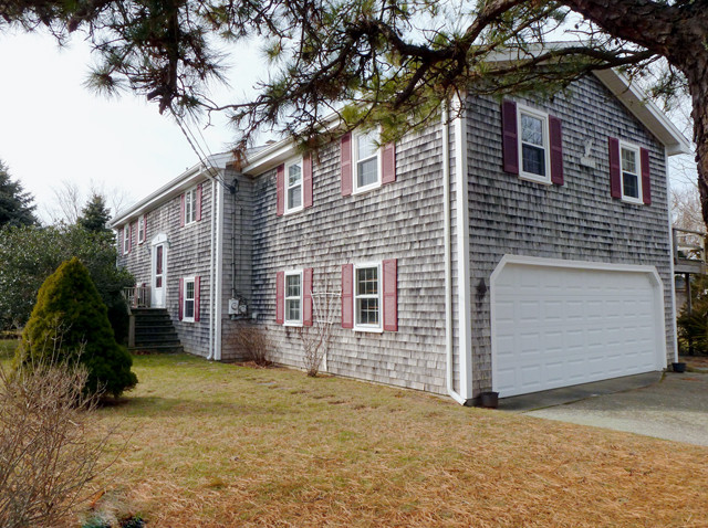 2 Seascape Ln, North Falmouth, MA 02556 