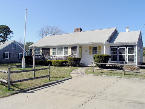 41 Seascape Ln, West Dennis, MA 02670 