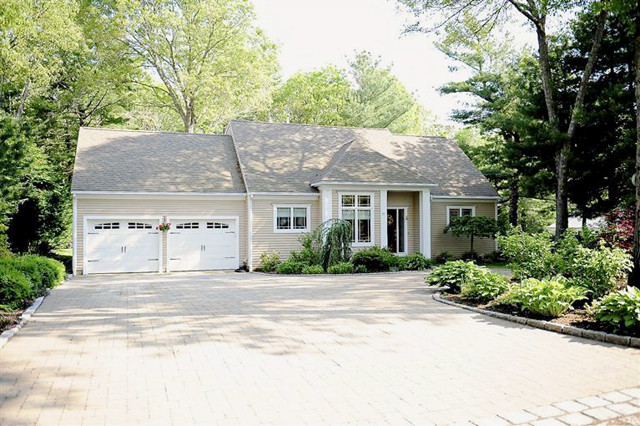 17 David St, Osterville, MA 02655 