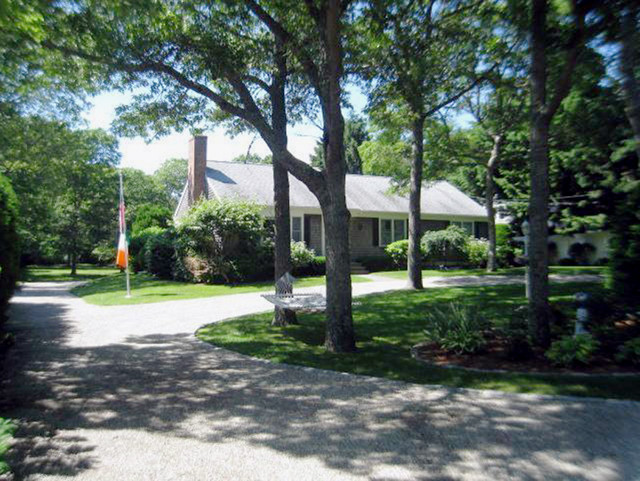 71 Berry Ave, West Yarmouth, MA 02673 