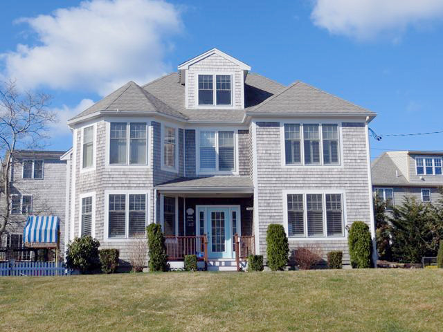 23 Peaked Cliff Rd, Sagamore Beach, MA 02562 