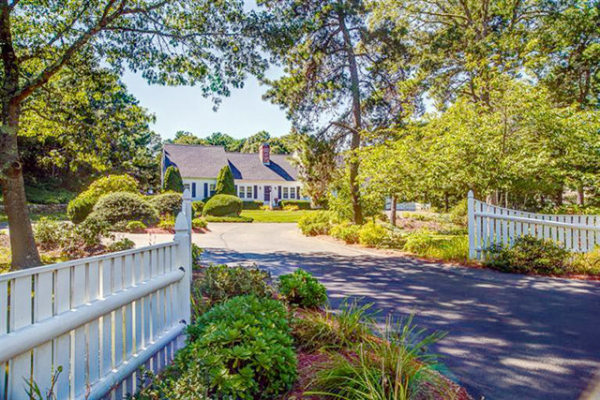 1136 Old Post Rd, Cotuit, MA 02635 