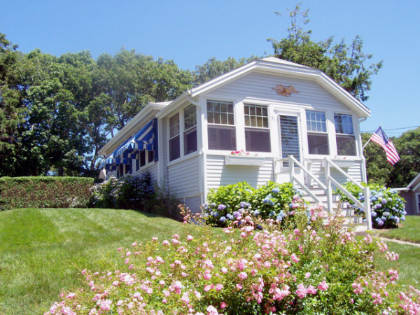 31 Grove St, North Falmouth, MA 02556 