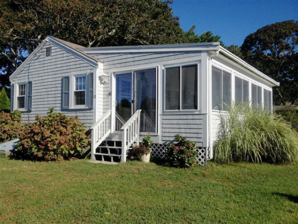 17 Grove St, North Falmouth, MA 02556 