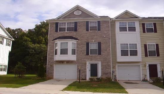2709 Zeek Lane, Lanham, MD 20706