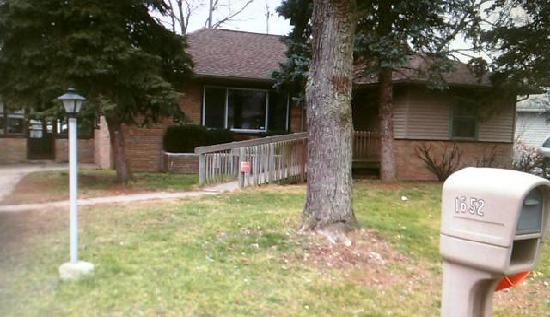 1652 Pearl Street, Benton Harbor, MI 49022 