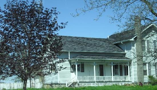 1718 South Bauer Road, Fowler, MI 48835 