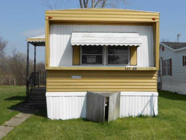 711 Holmes Dr, Bay City, MI 48707 