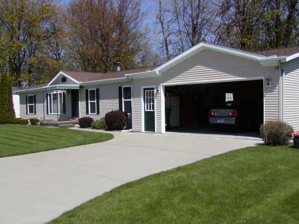 3399 Chatham Lane, Bay City, MI 48706 