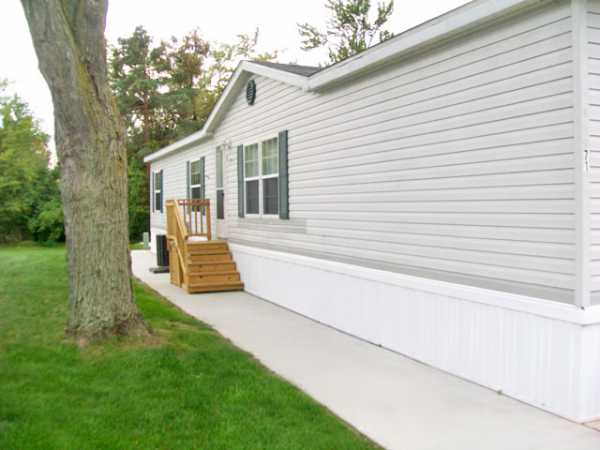71 Menlo Park, Belleville, MI 48111 
