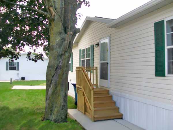 132 Carmell, Belleville, MI 48111 