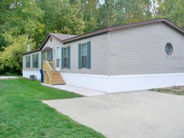 57 Carmell, Belleville, MI 48111 