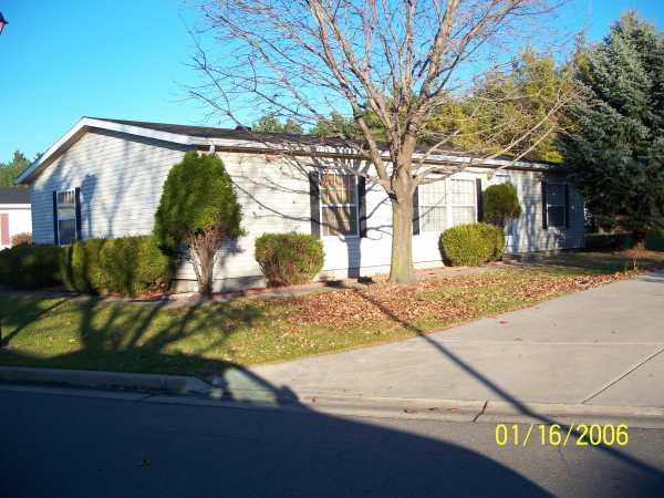 305 Cadgewith East, Lansing, MI 48906 