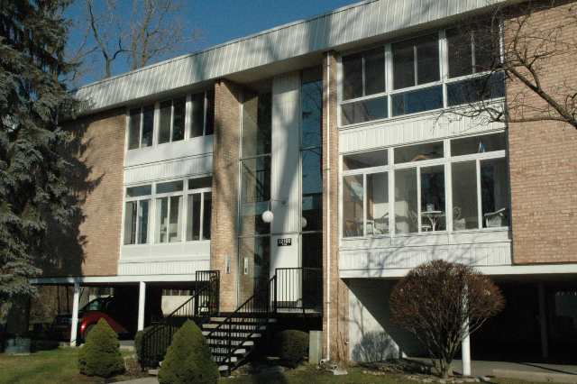 32100 Grand River Ave,62, Farmington, MI 48336 