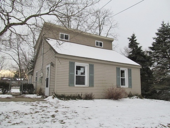 345 Charlevoix St, Commerce Township, MI 48382 