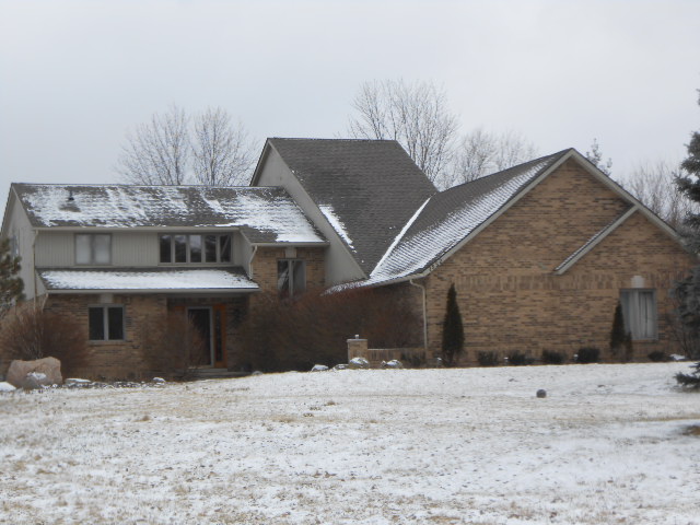 1952 Fieldcrest, Rochester Hills, MI 48307 