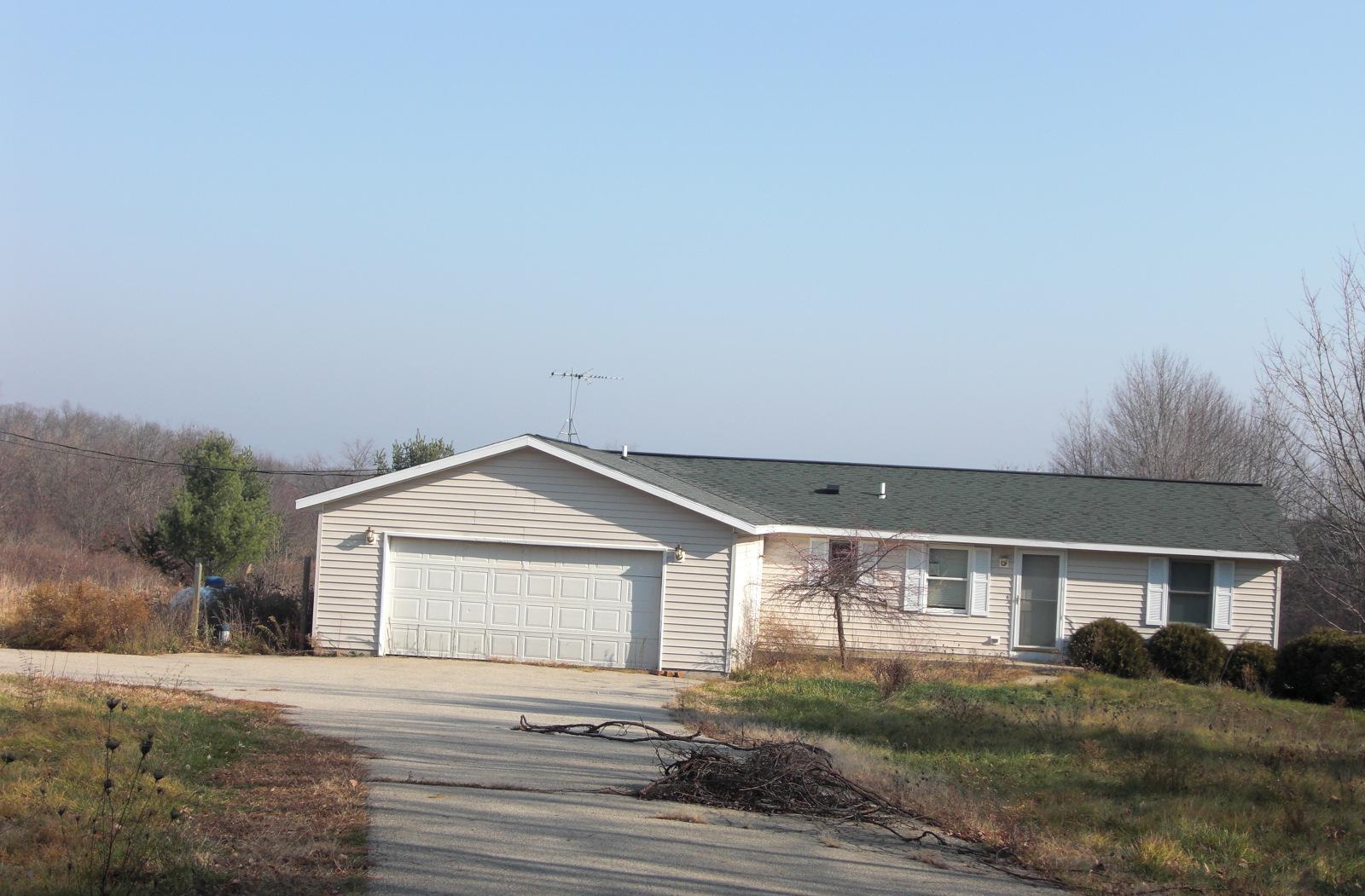 8606 N Division Ave, Sparta, MI 49345 
