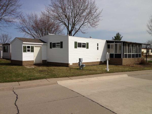 17119 Falsworth #247, Macomb, MI 48044 
